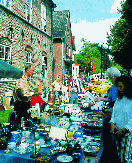 Flohmarkt vor dem Schloss