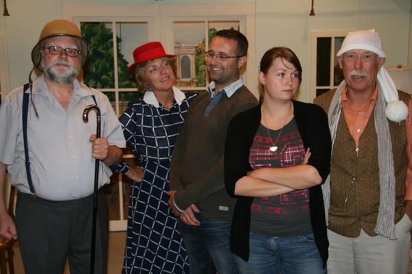 Minsch arger di nich! Itzehoer Speeldeel: von links Johann Trede, Brigitte Ohm, Carsten Dunker, Christina Steiger, Rolf Dunker