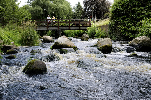 Mühlenbrücke über die Osterau im Stadtzentrum, Solgleite