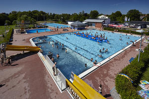 Badevergnügen in der  Roland-Oase